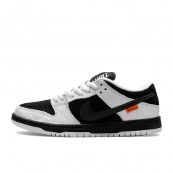 Nike SB Dunk Low TIGHTBOOTH
